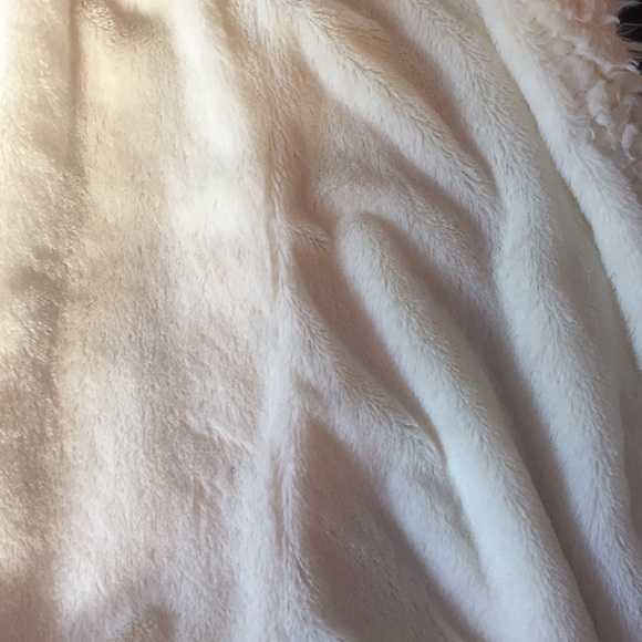 faux fur vest - Picture 4 of 5